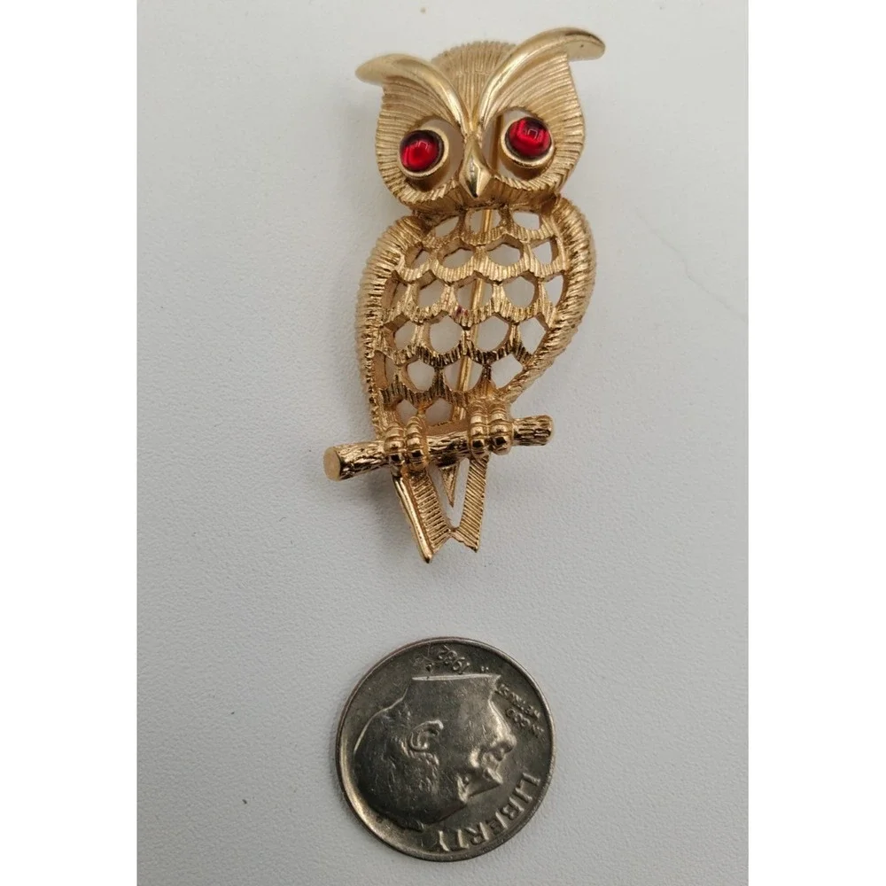 Vtg Avon Goldtone Red Eyes Owl Brooch Pin